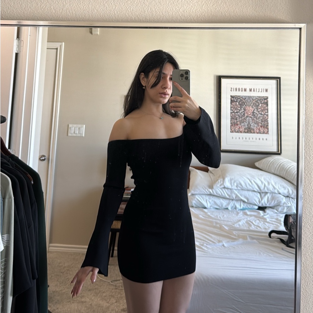 Elegant Black Off-Shoulder mini Dress